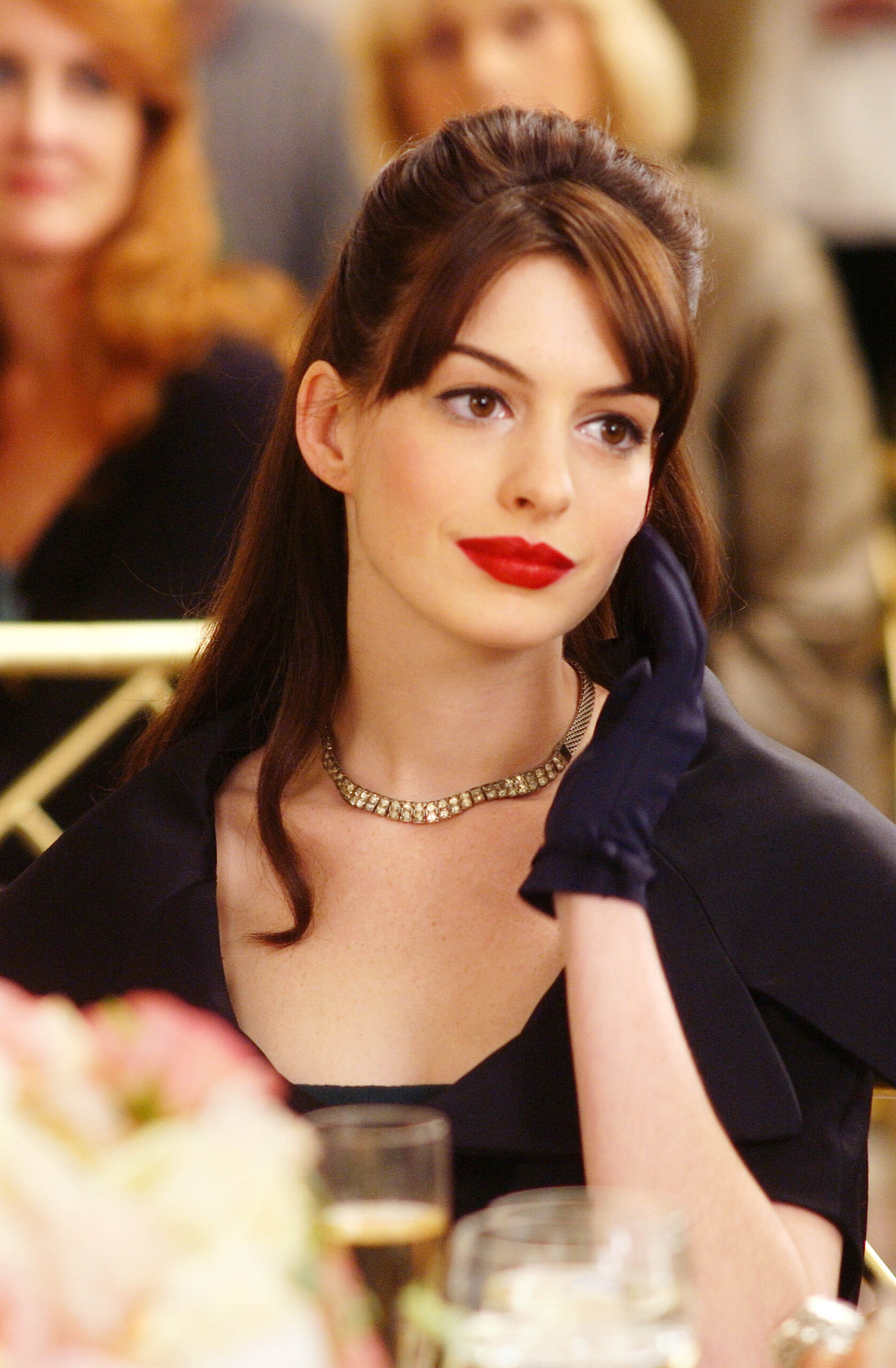 Anne Hathaway come Andy Sachs in Il diavolo veste Prada [credit: FOX; Copyright 2006 Twentieth Century Fox. All rights reserved; courtesy of Mediaset]