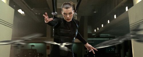 Milla Jovovich in Cymbeline come moglie di Cimbelino