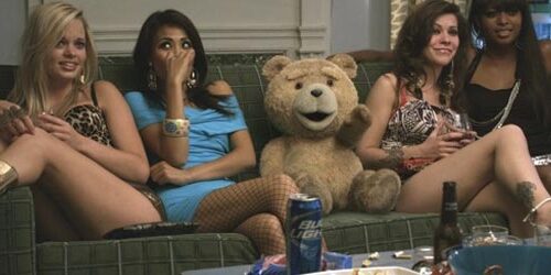 Ted: trailer Red e Green Band della commedia di Seth MacFarlane