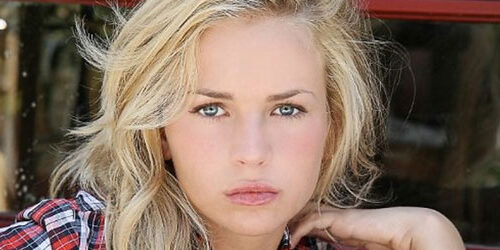 Britt Robertson nel remake Starbuck