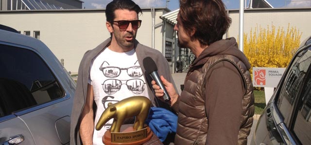 Striscia la Notizia: Tapiro d'oro a Gigi Buffon per gol dal Bayern