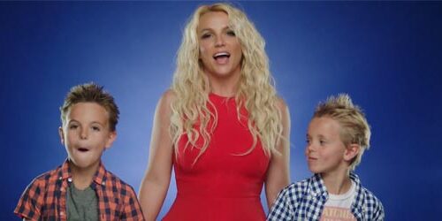 Ooh La La: Britney Spears, figli e i Puffi nel video ufficiale