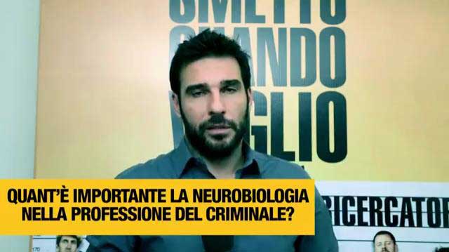 Featurette La banda: il neurobiologo - Smetto quando voglio