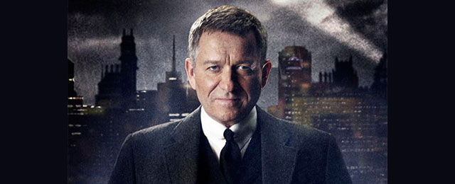 Sean Pertwee nei panni di Alfred Pennyworth