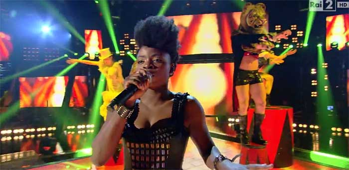 The Voice 2014, Live 3: Esther Oluloro canta 'Back to black'