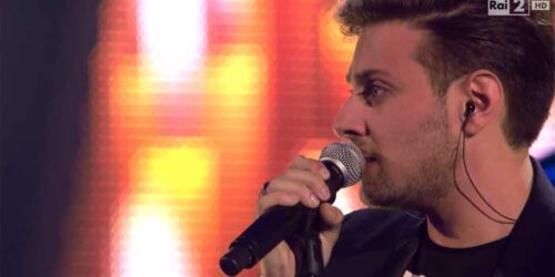 The Voice 2014, Live 3: Stefano Corona canta ‘Who wants to live forever’