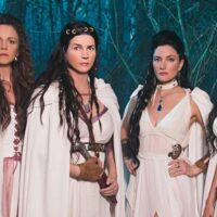 Recensione Witches of East End 2x03 - The Old Man and the Key Recensione Witches of East End 2x03 - The Old Man and the Key