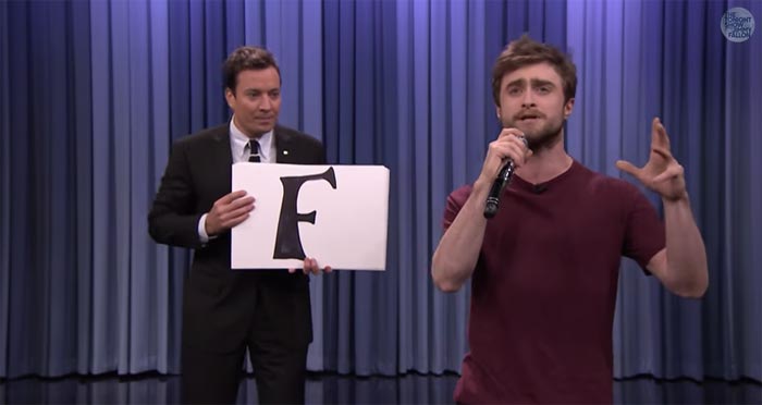 Daniel Radcliffe fa il rap di 'Alphabet Aerobics' da Jimmy Fallon