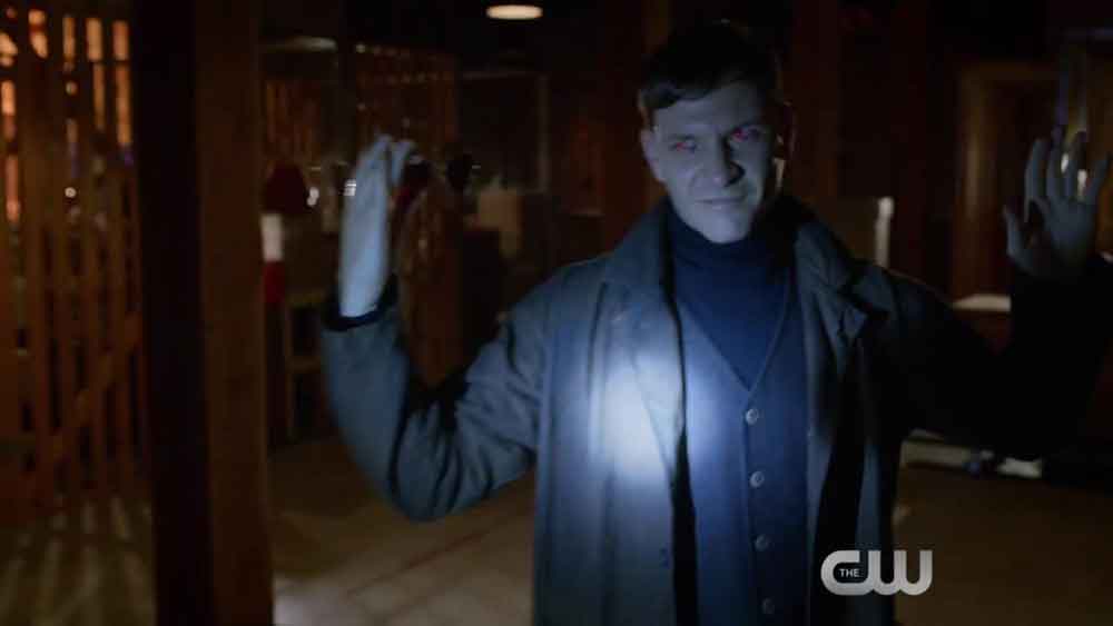 The Flash - 1x08 Flash Vs. Arrow - Clip 1