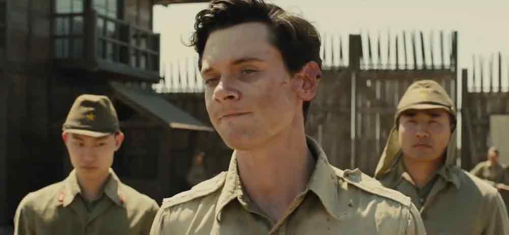 Unbroken di Angelina Jolie - Jack O'Connell è Louis Zamperini