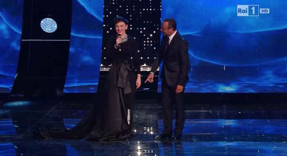 Sanremo 2015: Ingresso di Arisa - 3a serata