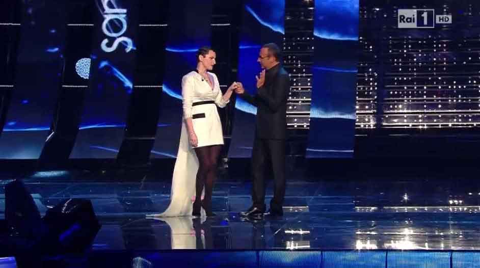 Sanremo 2015: Ingresso di Arisa - 4a Serata