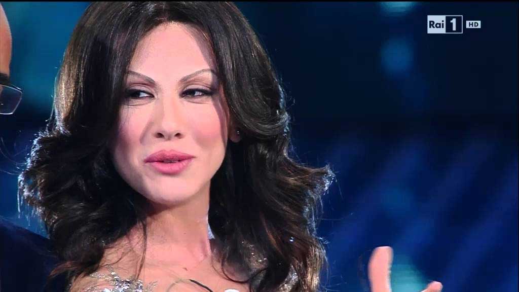 Sanremo 2016 - Sabrina Ferilli (Virginia Raffaele) insieme a Carlo Conti