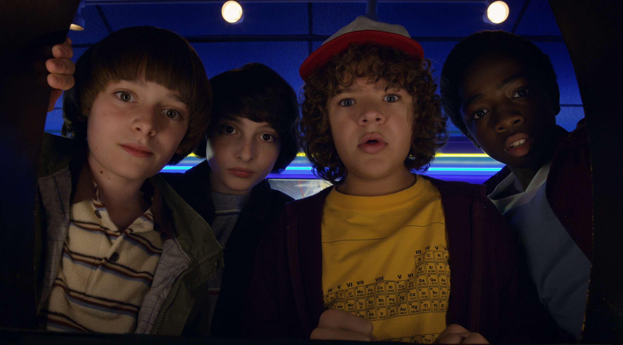 Noah Schnapp, FInn Wolfhard, Gaten Matarazzo, Caleb Mclaughlin in Stranger Things (stagione 2) [credit: courtesy of Netflix]