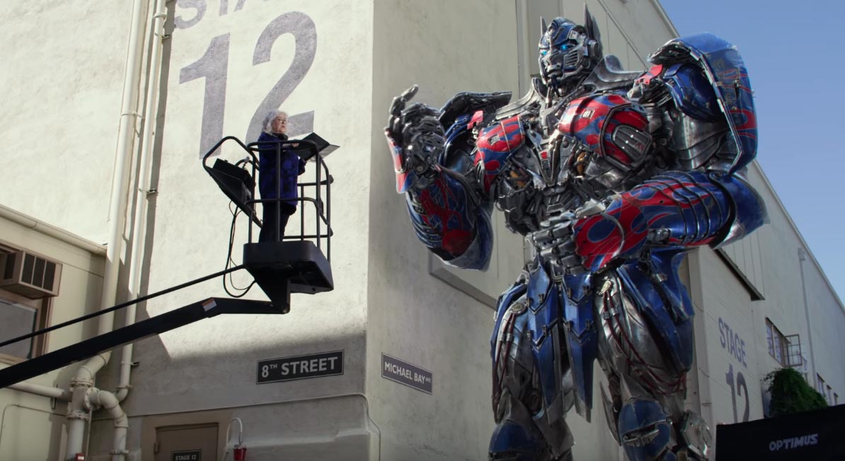 Transformers: The Last Knight - Optimus Prime a Scuola di Dialogo
