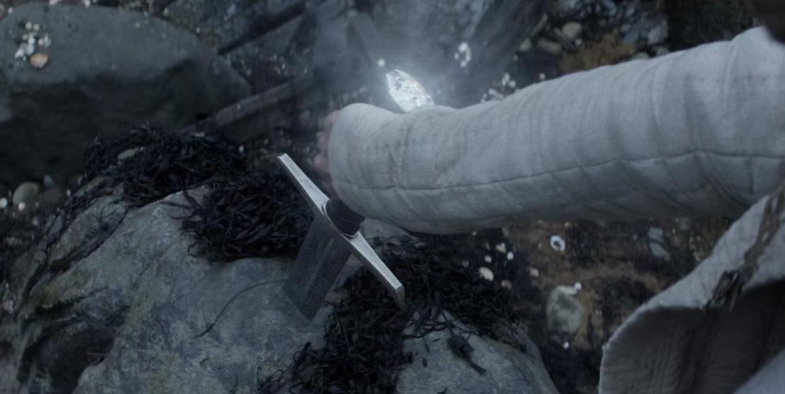 Clip Con due mani dal film King Arthur: Il potere della spada