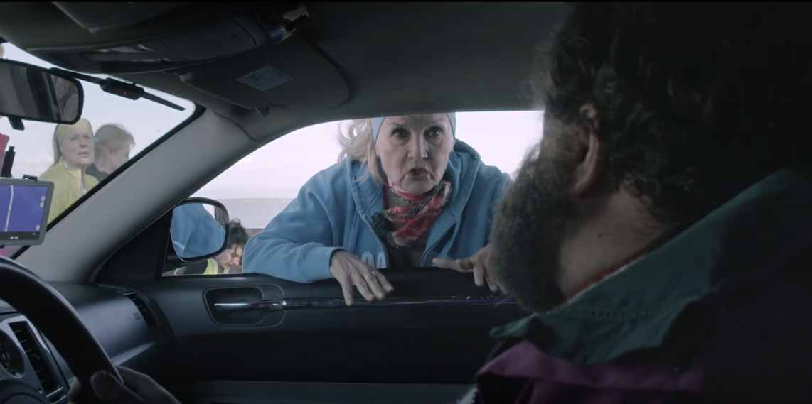 Clip I consigli di mamma dal film Easy - Un viaggio facile facile