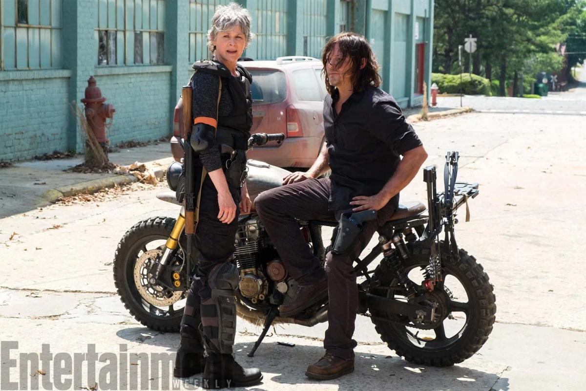 Ecco la prima foto dalla stagione 8 di The Walking Dead con Daryl e Carol