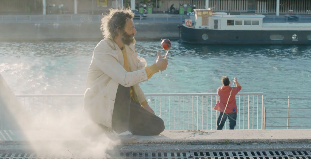 Clip Peperone al vapore dal film Parigi a piedi nudi