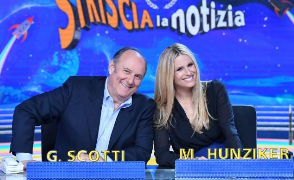 Striscia la notizia, Michelle Hunziker e Gerry Scotti tornano dietro al bancone