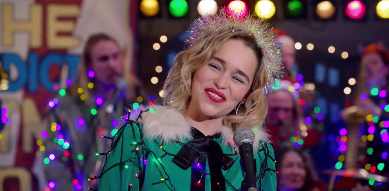 Il talento canoro di Emilia Clarke in Last Christmas - Featurette