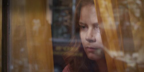 Trailer La donna alla finestra di Joe Wright con Amy Adams, su Netflix