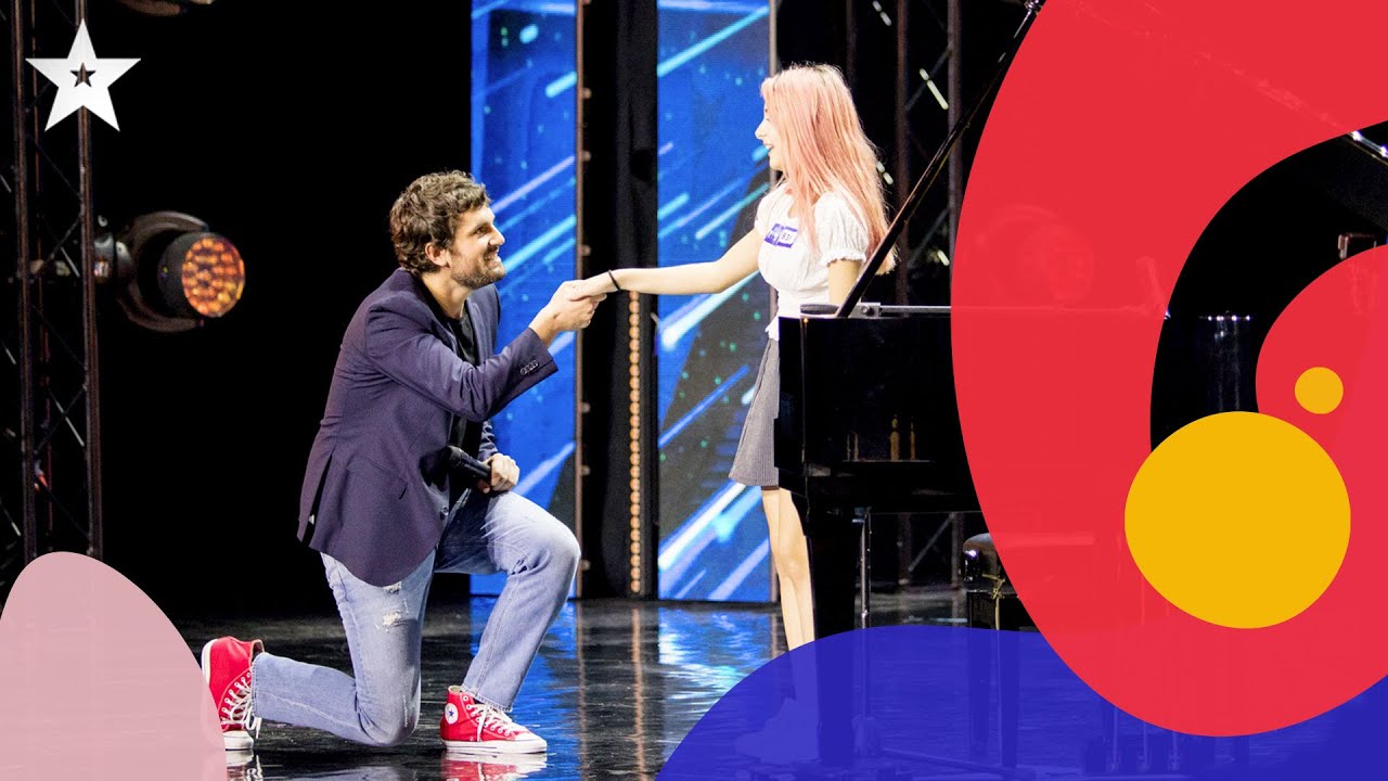 IGT2020: Shallow cantata con le 'vocine' di Vanesa e Frank Matano