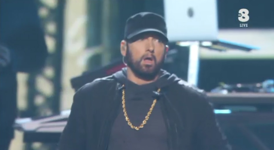 Eminem cana 'Love Yourself' sul palco della Cerimonia di Premiazione degli Oscar 2020