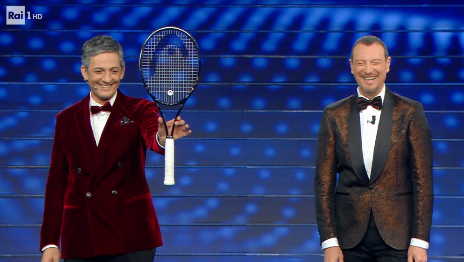 Fiorello con una racchetta di  Novak Đoković a Sanremo 2020