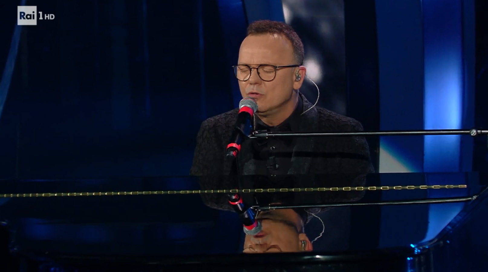 Gigi d'Alessio canta 'Non dirmi mai' a Sanremo 2020