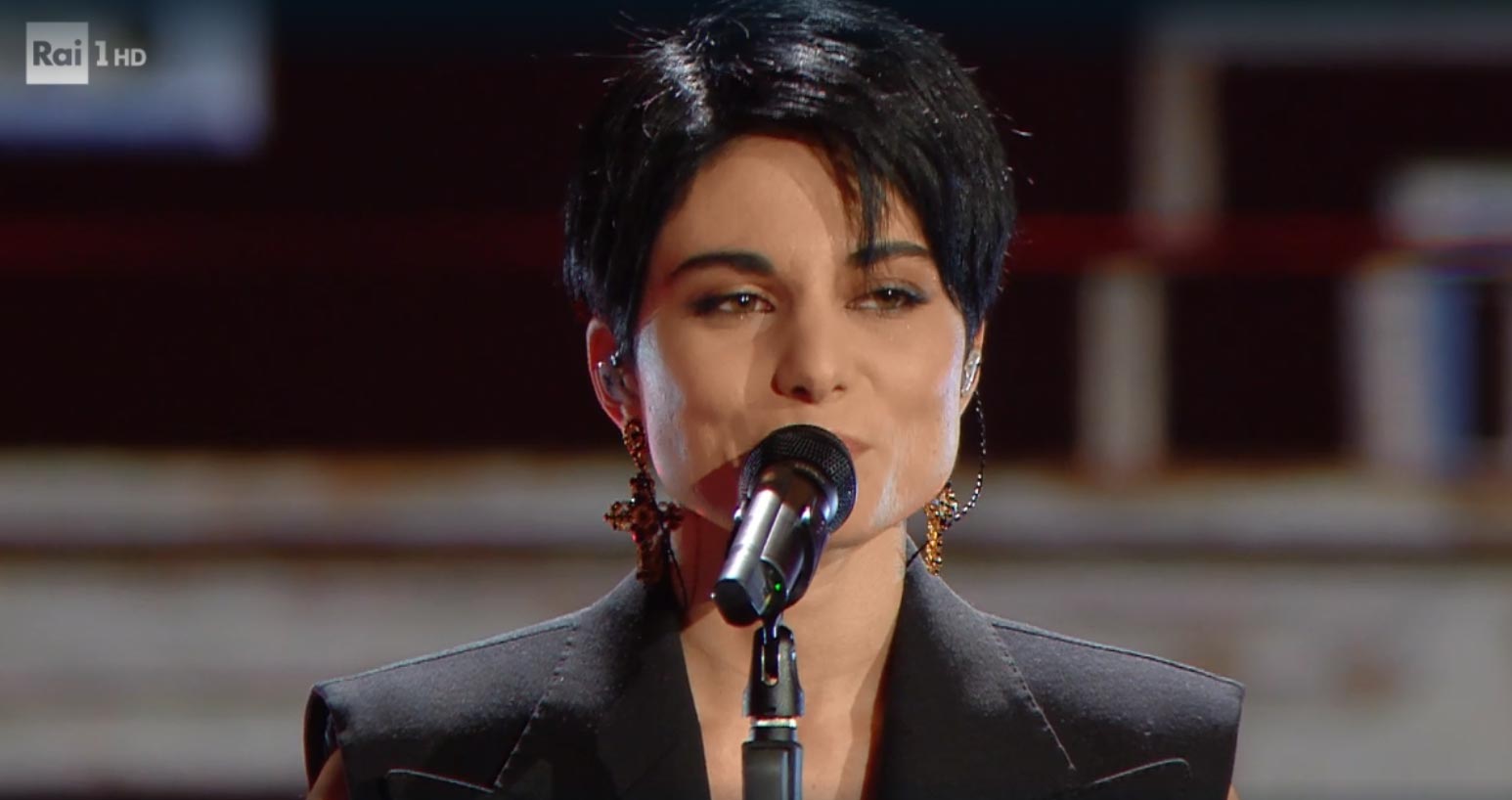 Giordana Angi canta 'Come mia madre' a Sanremo 2020
