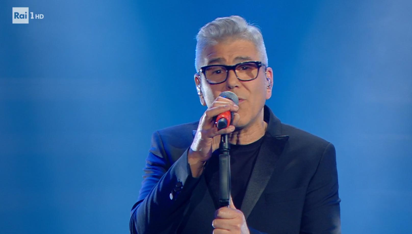 Michele Zarrillo canta 'Nell'estasi o nel fango' a Sanremo 2020