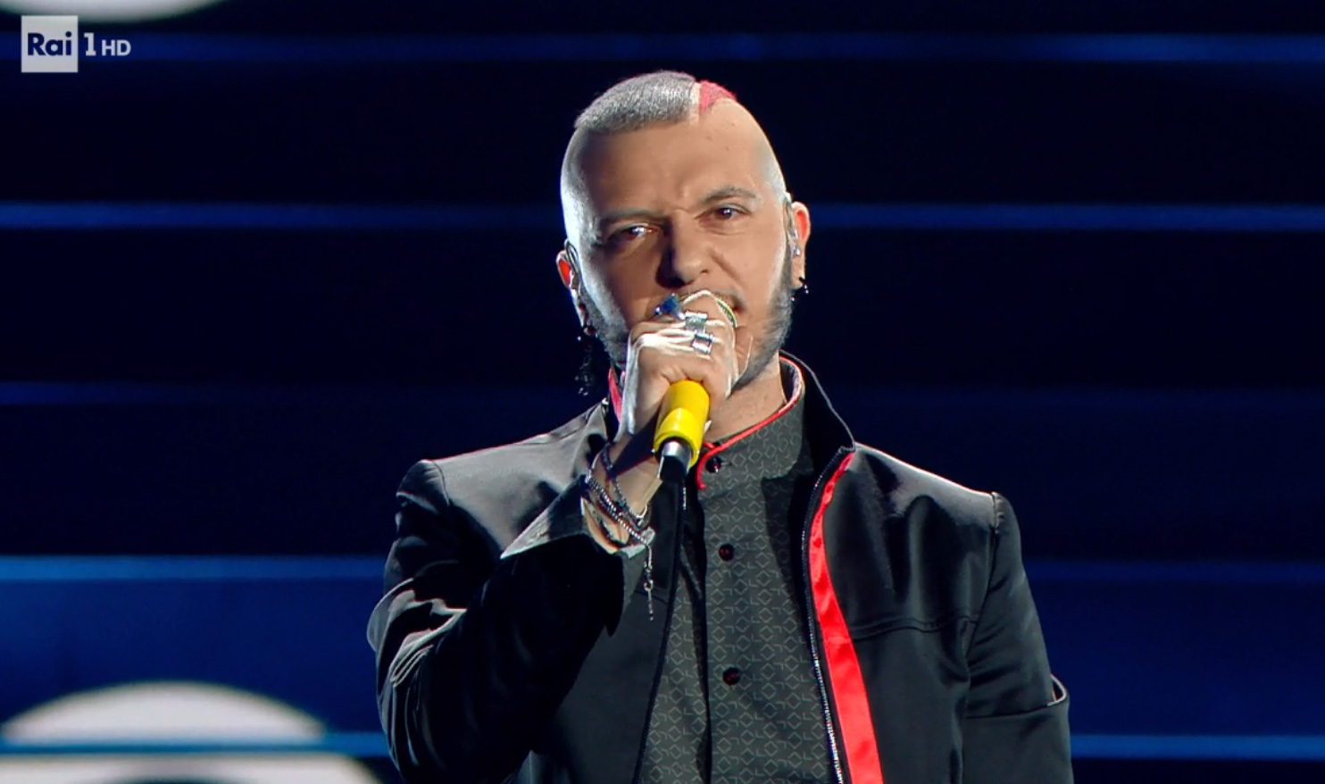 MARCO SENTIERI canta 'Billy Blu' nella semifinale della sezione Nuove Proposte di Sanremo 2020