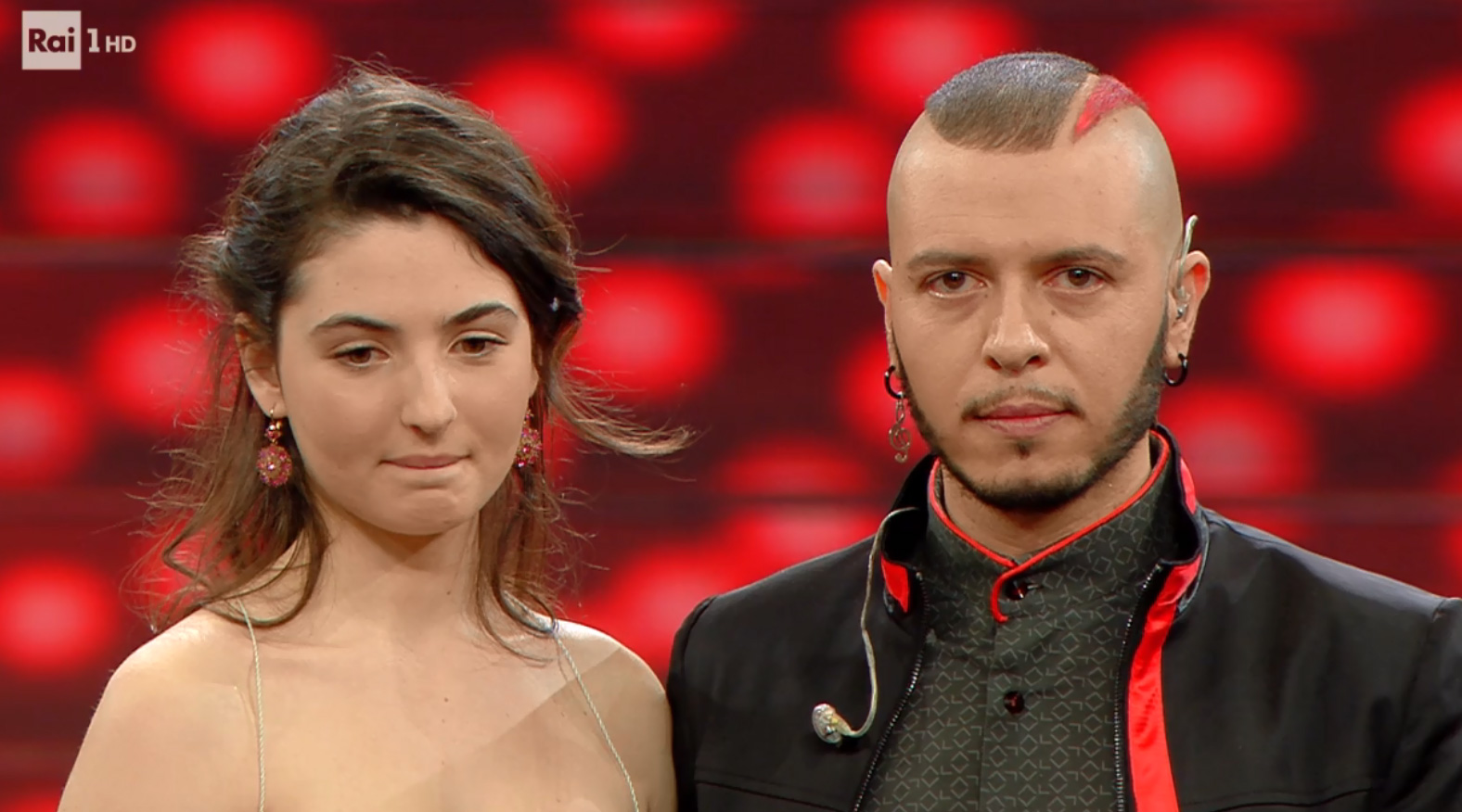 MARCO SENTIERI e TECLA INSOLIA attendono l'esito della sfida che li ha visti protagonisti nella semifinale della sezione Nuove Proposte di Sanremo 2020