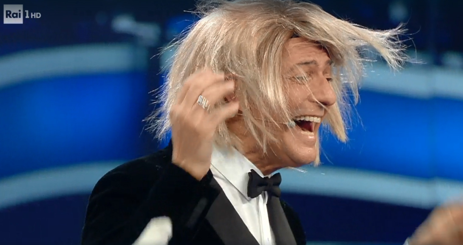 Fiorello vestito da Coniglio a Sanremo 2020