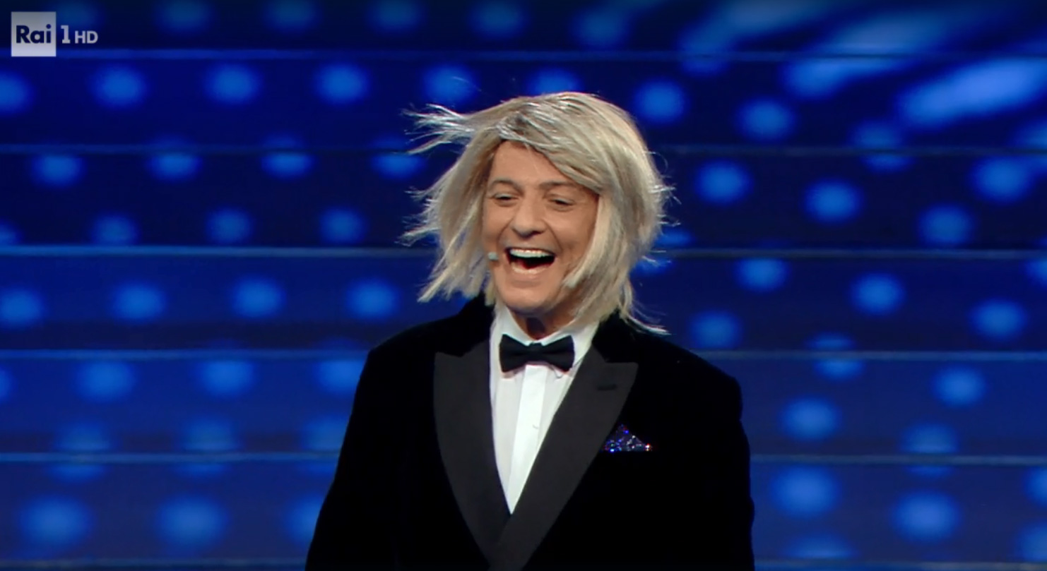 Fiorello vestito da Coniglio a Sanremo 2020