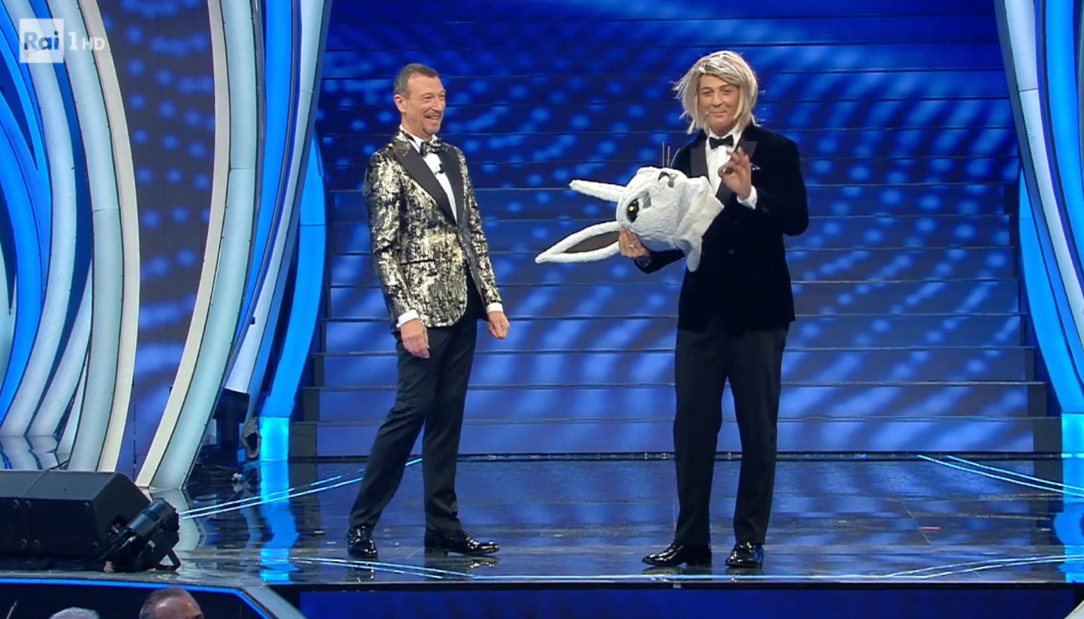 Fiorello vestito da Coniglio a Sanremo 2020