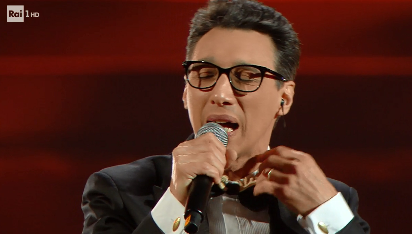 Paolo Jannacci canta 'Voglio parlarti adesso' nella Quarta Serata di Sanremo 2020