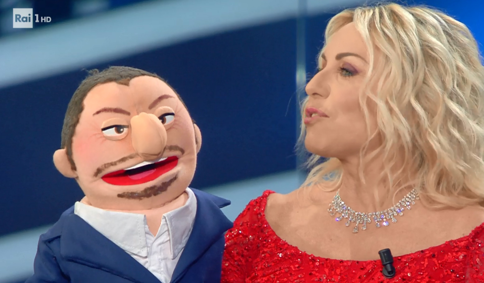 Amadeus (pupazzo) e Antonella Clerici nella Quarta Serata di Sanremo 2020