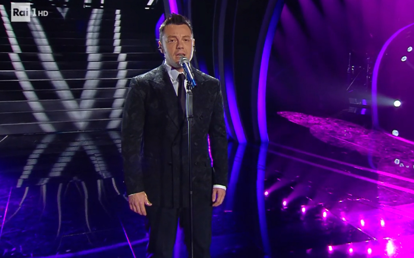 Tiziano Ferro con 'Portami a Ballare' nella Quarta Serata di Sanremo 2020