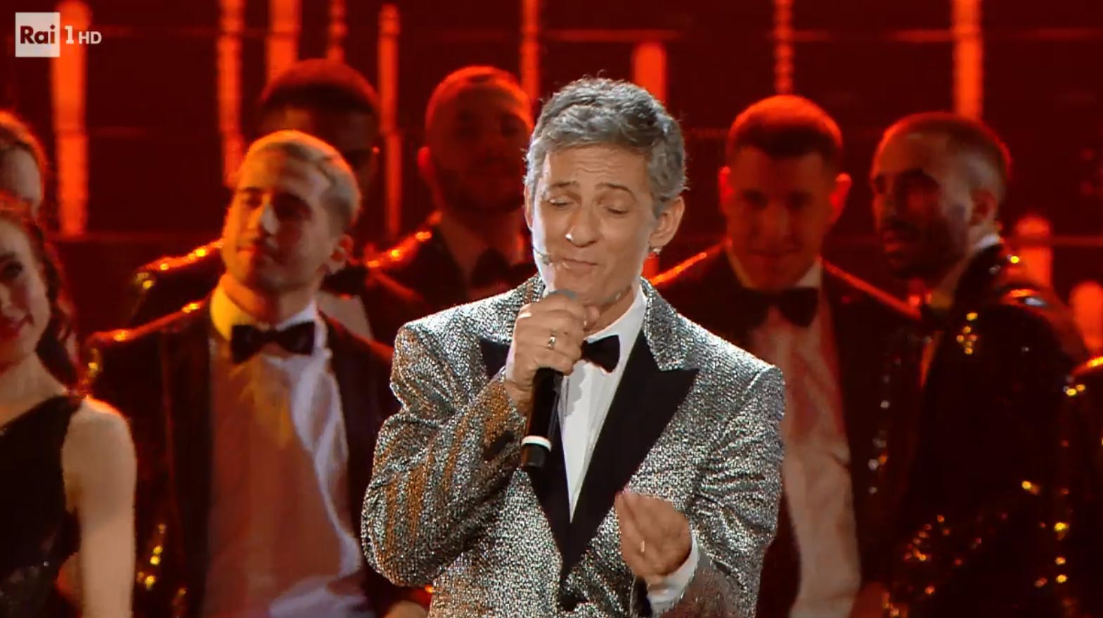 Fiorello canta "Quando Quando Quando" con Tony Renis nella Quarta Serata di Sanremo 2020