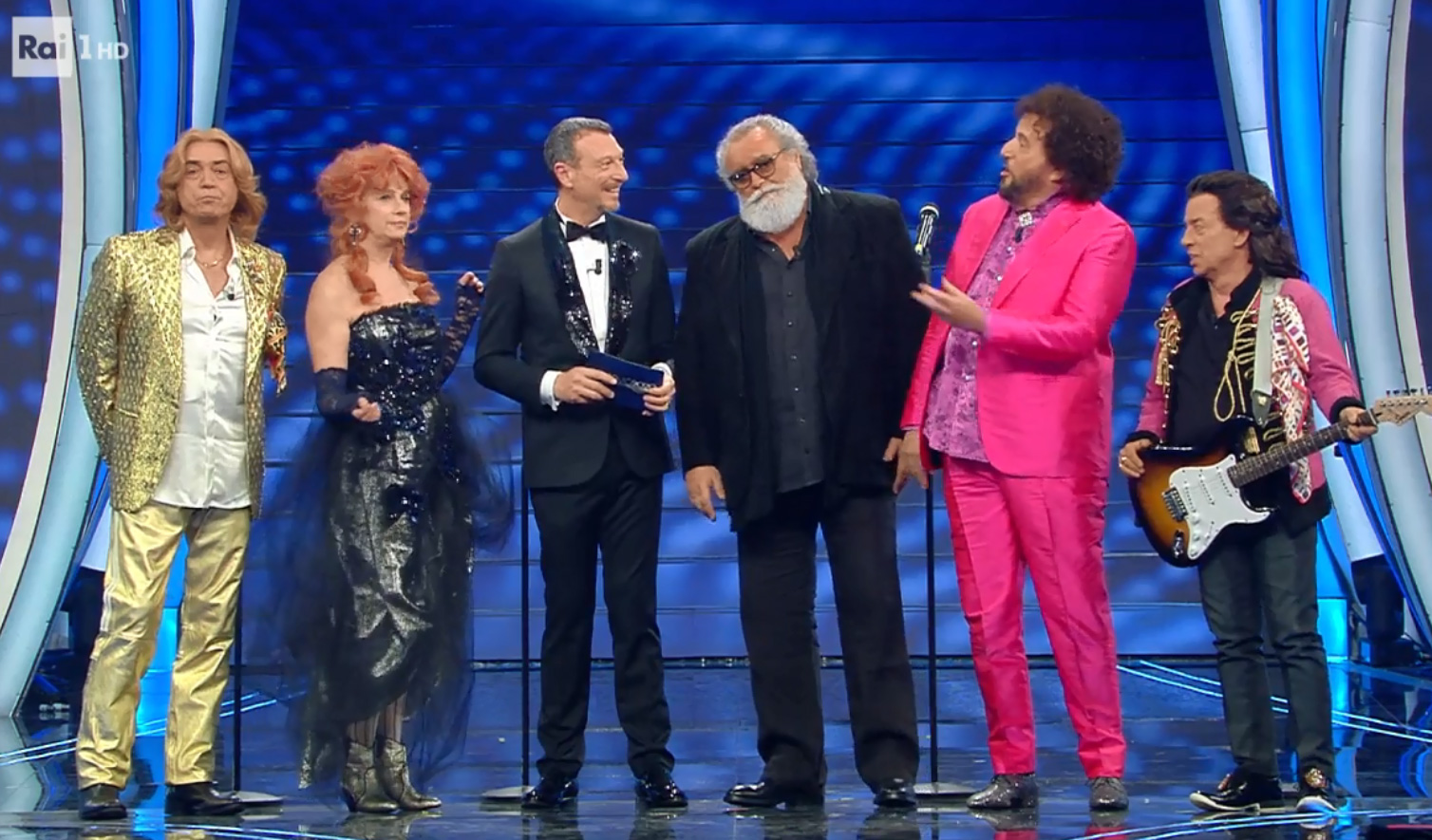 Il cast del film La Mia Banda Suona il Pop nella finale di Sanremo 2020
