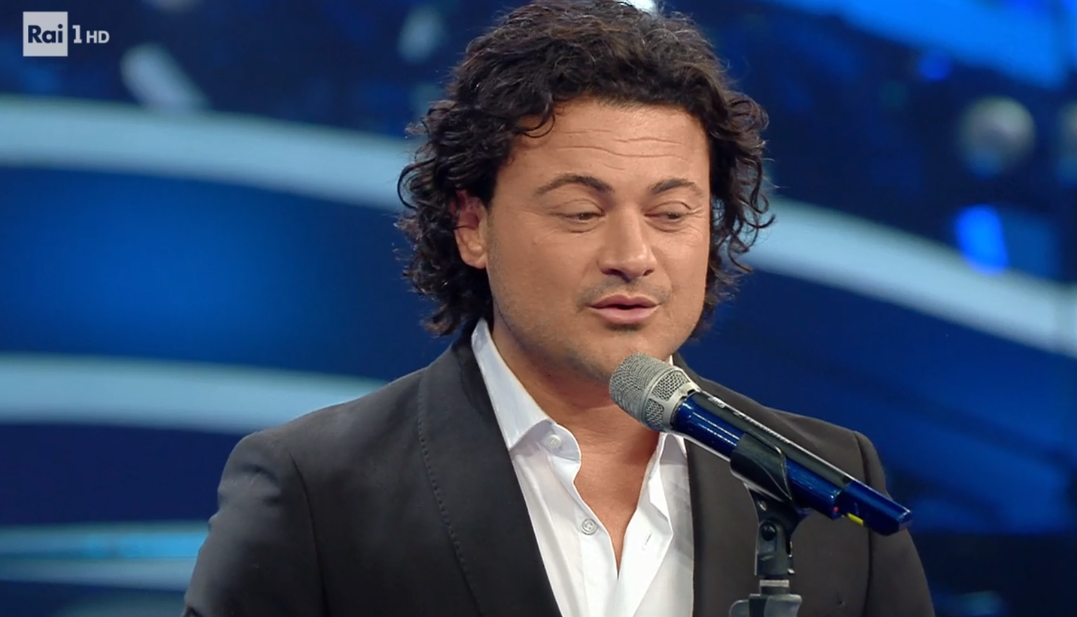 Vittorio Grigolo nella finale di Sanremo 2020