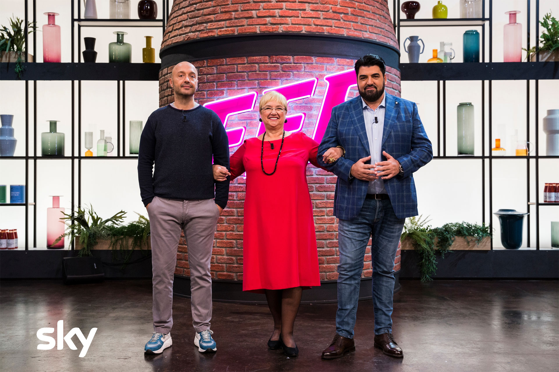 Antonino Cannavacciuolo,Joe Bastianich,Lidia Bastianich - i tre giudici della prima edizione di Family Food Fight [credit: Sky]