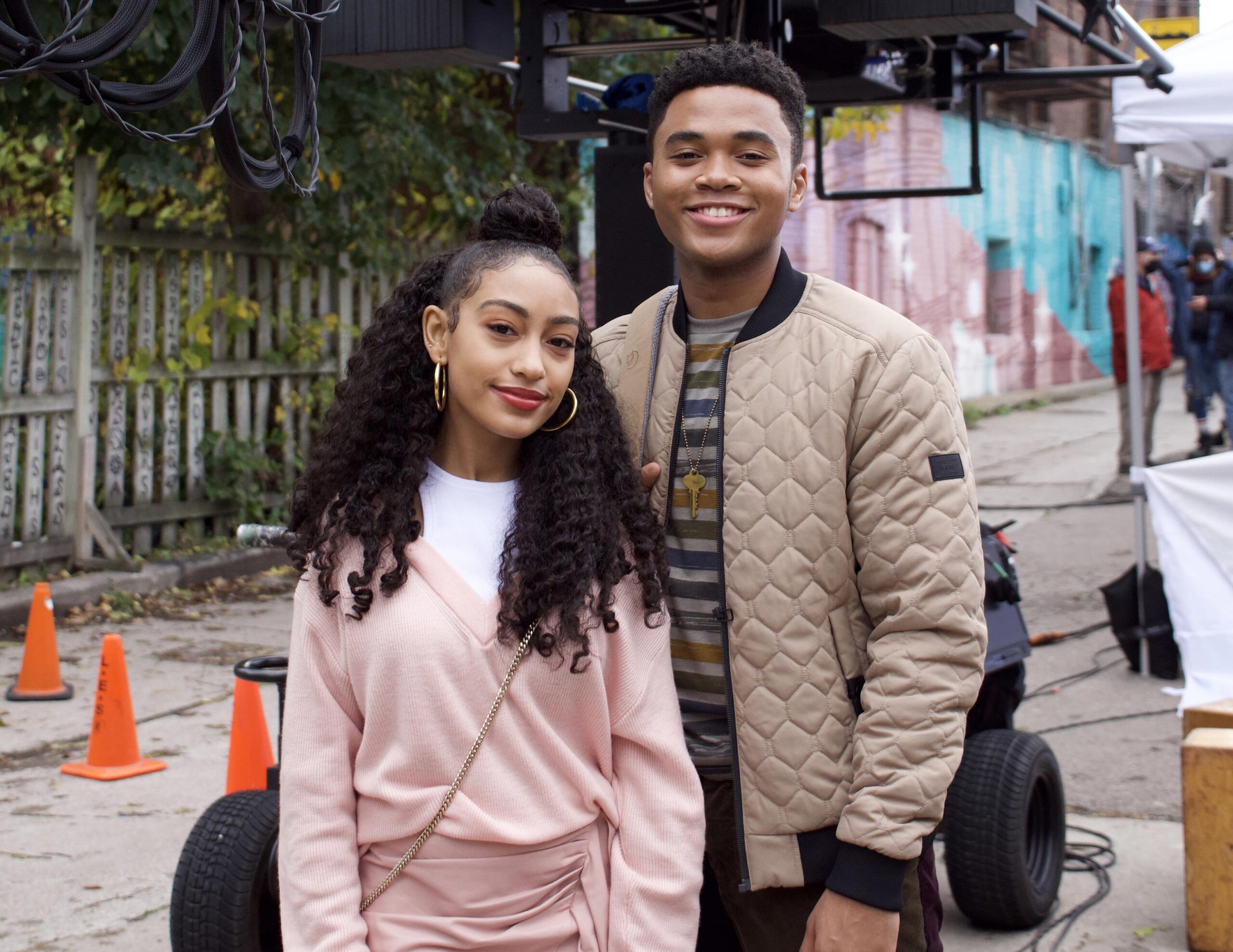 Chosen Jacobs e Lexi Underwood [credit: Brendan Adam-Zwelling; Copyright 2020 Disney Enterprises, Inc. All rights reserved; courtesy of Disney Italia]