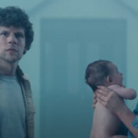 Vivarium, recensione del fanta-horror con Jesse Eisenberg e Imogen Poots