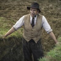 La nave sepolta, recensione del dramma storico con Carey Mulligan e Ralph Fiennes La nave sepolta, recensione del dramma storico con Carey Mulligan e Ralph Fiennes