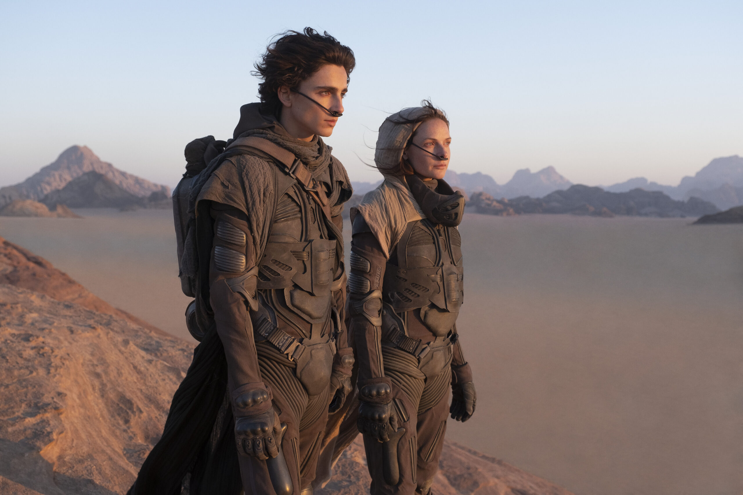 Timothée Chalamet come Paul Atreides e Rebecca Ferguson come Lady Jessica Atreides nel film Dune di Warner Bros. Pictures e Legendary Pictures [credit: foto di Chiabella James; Copyright 2020 Warner Bros. Entertainment Inc. All Rights Reserved.]