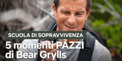 Bear Grylls mangia le ghiande da una me–a di orso in Scuola di sopravvivenza su Netflix