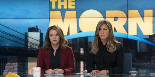 Reese Witherspoon e Jennifer Aniston in The Morning Show 1x10 [tag: Reese Witherspoon, Jennifer Aniston] [credit: foto di Hilary B Gayle; Copyright Apple. All rights reserved; courtesy of Apple TV Plus]